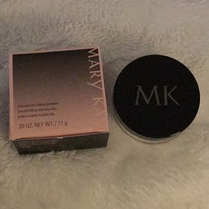 New! 💋 Mary Kay Translucent powder 💋